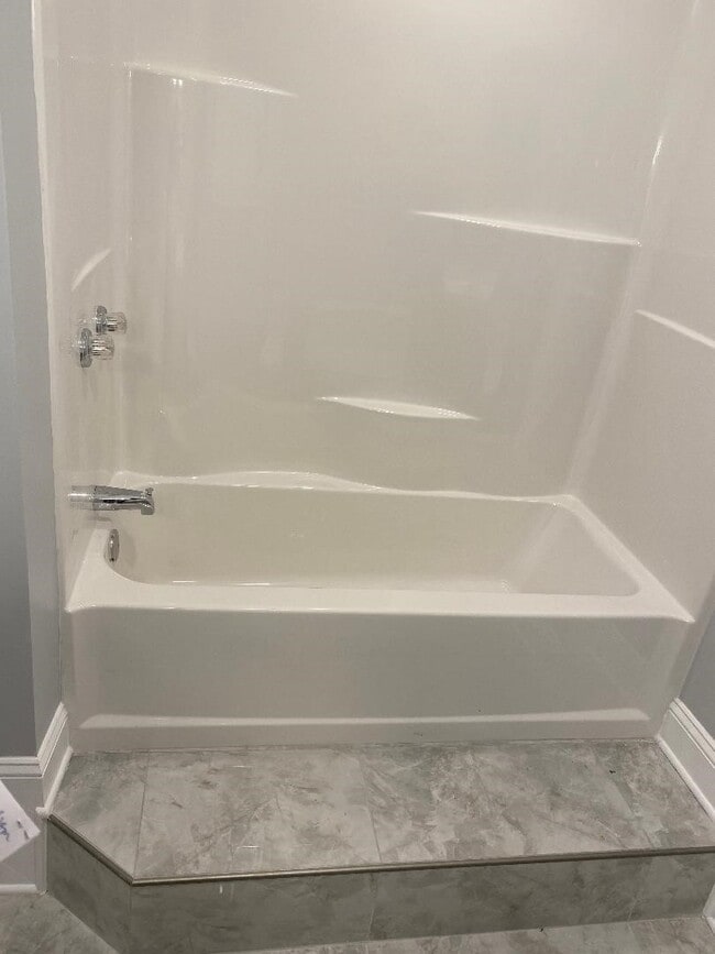 Building Photo - 10451 N Essex Dr