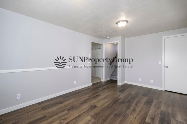 Building Photo - Great Updated Family Home in Excellent Clinton Location!