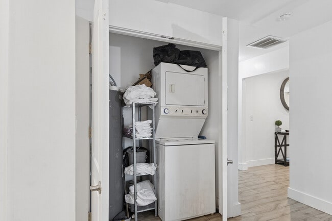 Building Photo - 1298 Gideons Dr SW