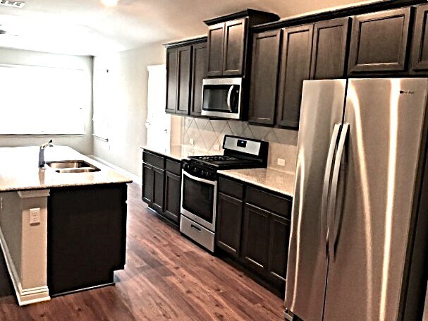 Building Photo - 8109 Cottage Rose Dr