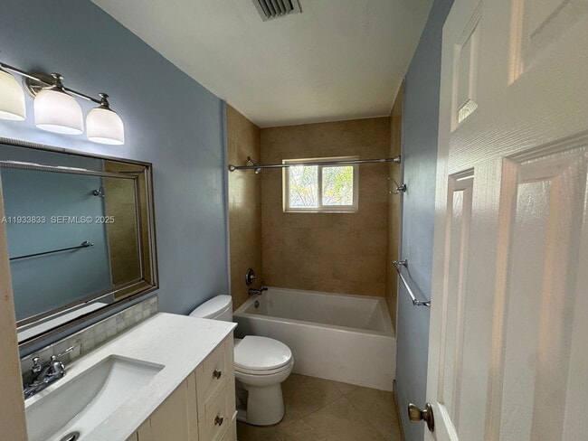 Building Photo - 18600 SW 97th Ave