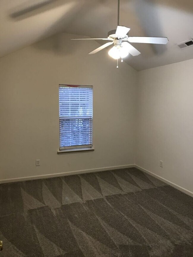 Building Photo - Lovely 3 Bed, 2.5 Bath home in Havenbrook