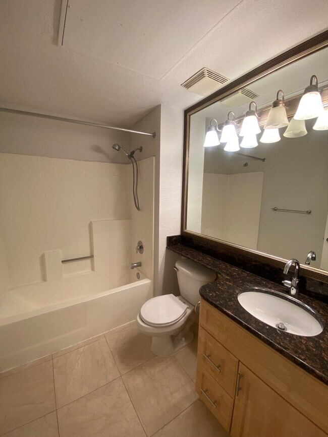 Building Photo - Gorgeous unfurnished 1 bedroom at the fabulous Meridian