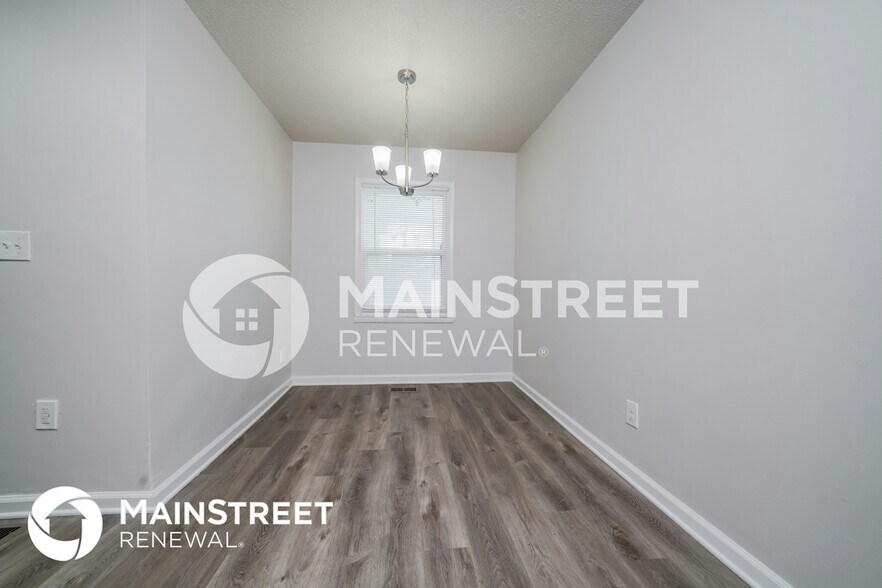 Building Photo - 323 N 43rd St