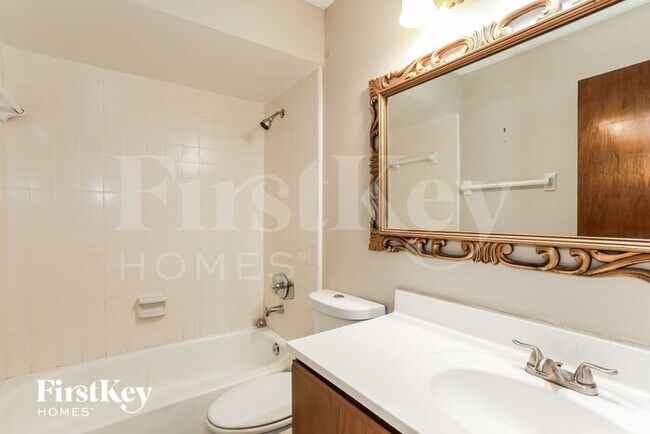Building Photo - 650 Watling Ln