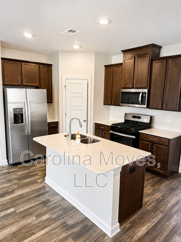 Building Photo - 206A Telford Dr.