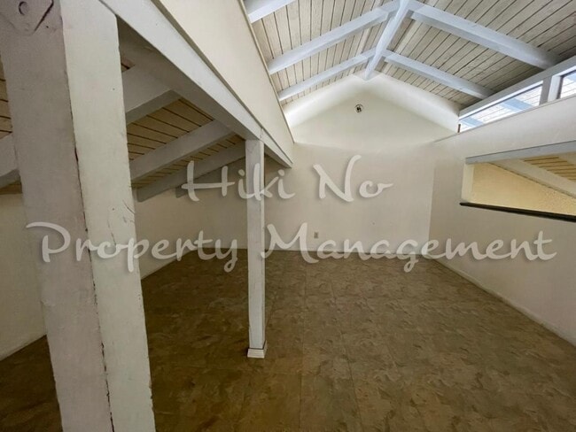 Building Photo - 76-133 Royal Poinciana Dr