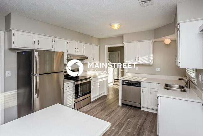 Building Photo - 5 Bedroom Pet-Friendly Home in Memphis, TN with Main Street Renewal