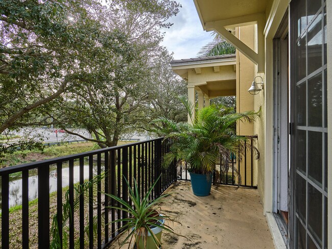 Building Photo - 463 School House Rd