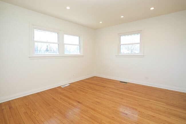 Building Photo - 409 Lexington Dr