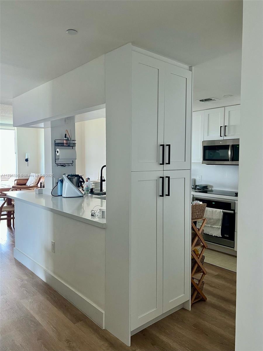 Building Photo - 2101 Brickell Ave