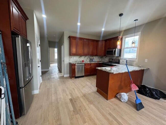 Building Photo - 192 Halladay St