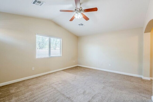 Building Photo - Pending/ Rented - Bright & Airy 4-Bedroom ...