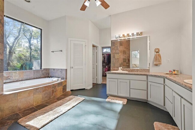 Building Photo - 5 Oak Crest Cir