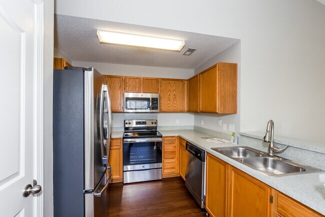 Building Photo - 11412 Northwoods Forest Dr