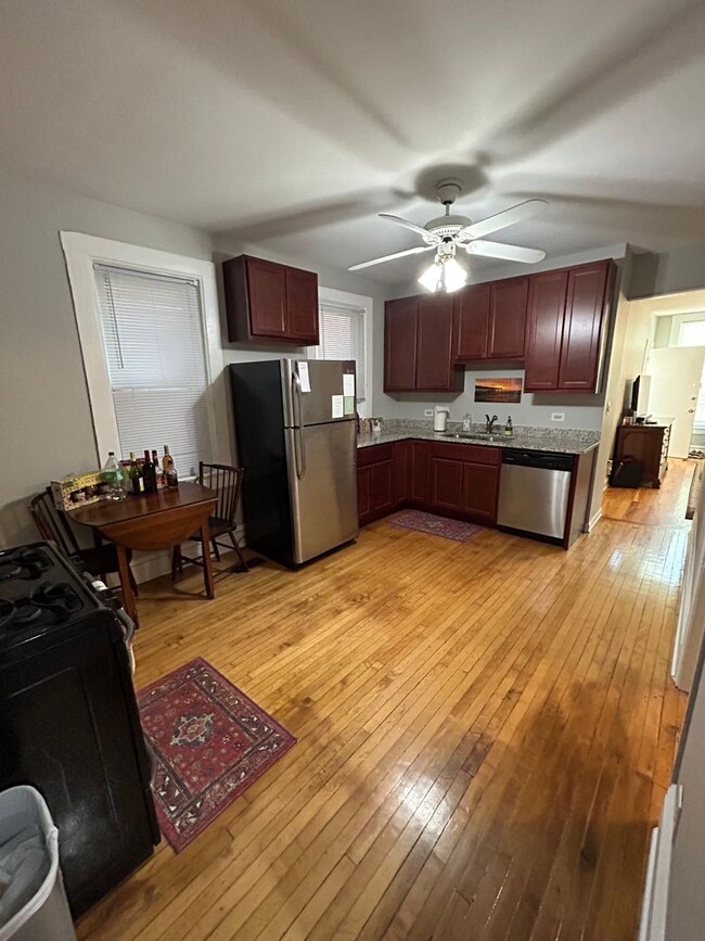 Building Photo - 2311 N Greenview Ave