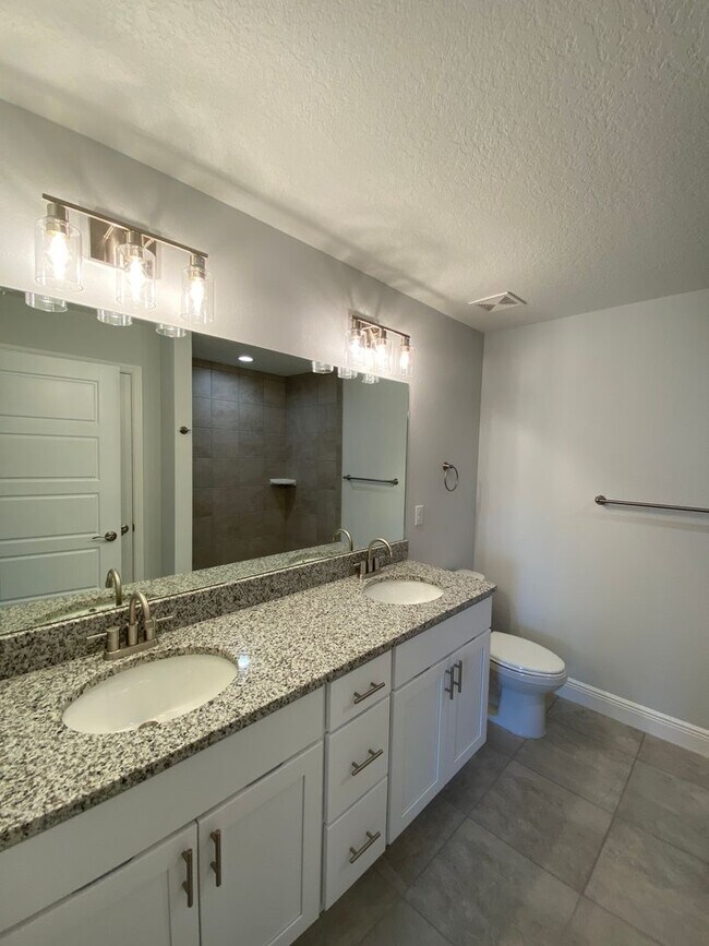 Building Photo - Custom Home - Desirable SE Ocala Neighborhood 3/2/2 **Wont Last**
