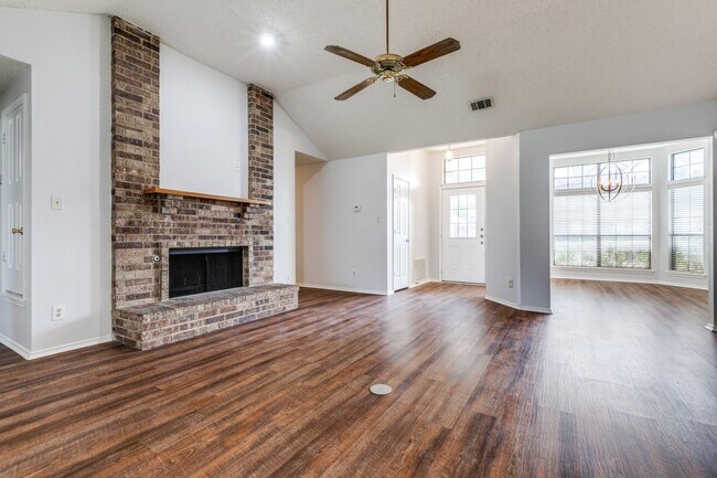 Building Photo - Lovely 3 Bedroom, 2 Bathroom Home in Mesqu...