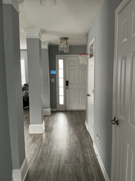 Building Photo - Room in House on Browns Mill Trail