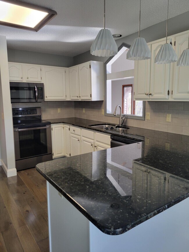 Building Photo - 116 Knollwood Ln