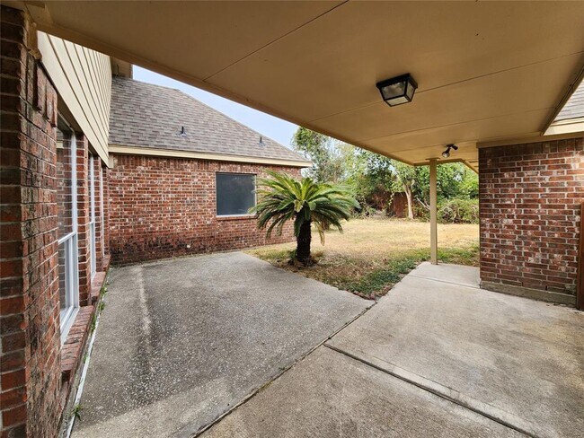 Building Photo - 2546 Acadiana Ln