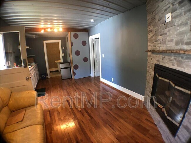 Building Photo - 116 N Kinney Ave