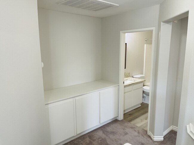 Building Photo - Condo