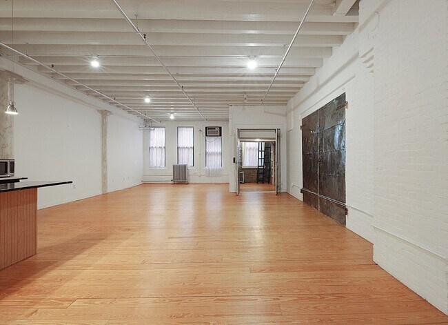 Building Photo - 107 South St