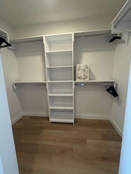 Building Photo - 112 SE 2nd Ave