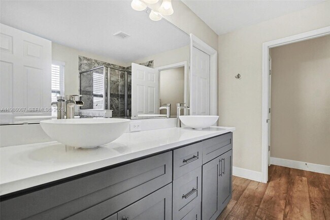 Building Photo - 2251 Napone Ln