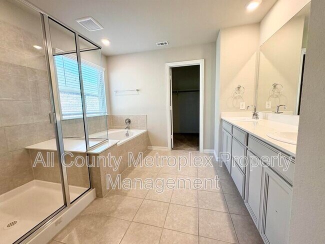 Building Photo - 7803 Norway Mews