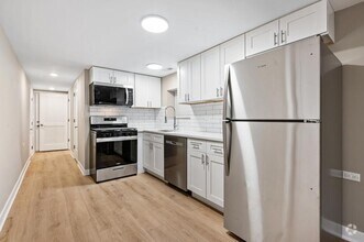 Building Photo - 2 bedroom in Chicago IL 60657