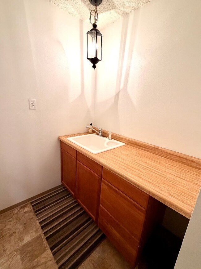 Building Photo - Cozy & Private Fircrest Unit with Garden Space