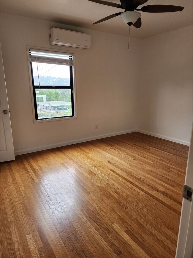 Building Photo - 3870