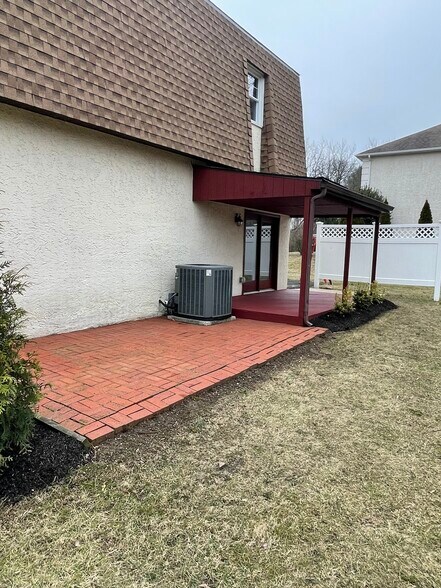 Building Photo - 1422 Limekiln Pike