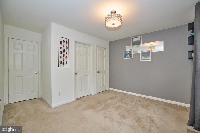 Building Photo - 6633 Skylemar Trail