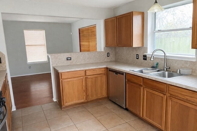 Building Photo - 5935 Sattler Park Dr