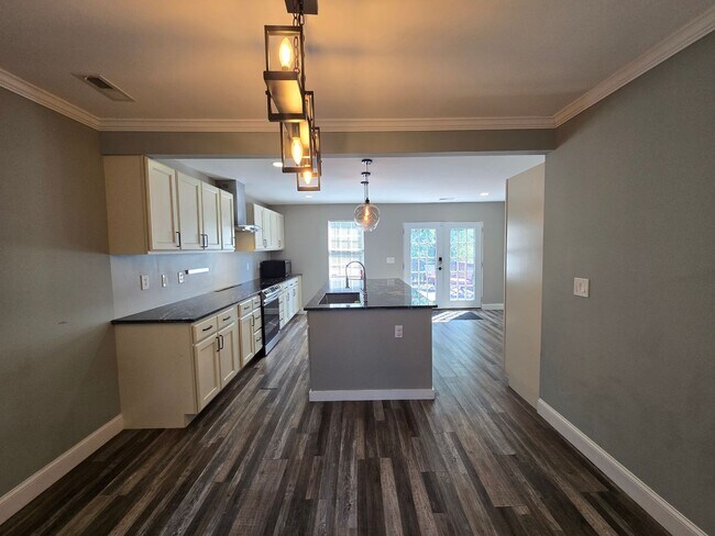 Building Photo - Downtown Greensboro Stunner – Fully Renovated!