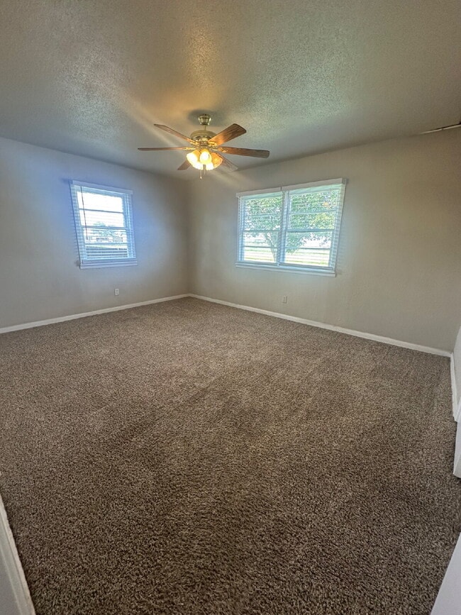 Building Photo - Spacious 2/1 in Petersburg, TX