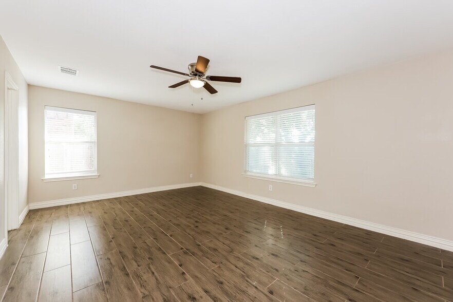 Building Photo - 109 Heritage Dr