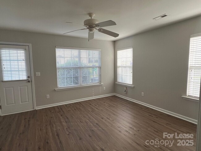 Building Photo - 18429 Streamline Ct