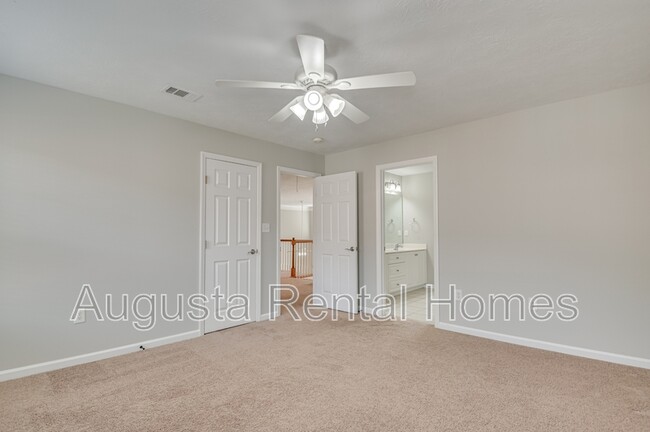 Building Photo - 145 Coach Ln