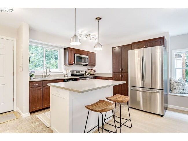 Building Photo - 4 Touchstone Dr