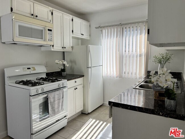 Primary Photo - 1330 S Wilton Pl