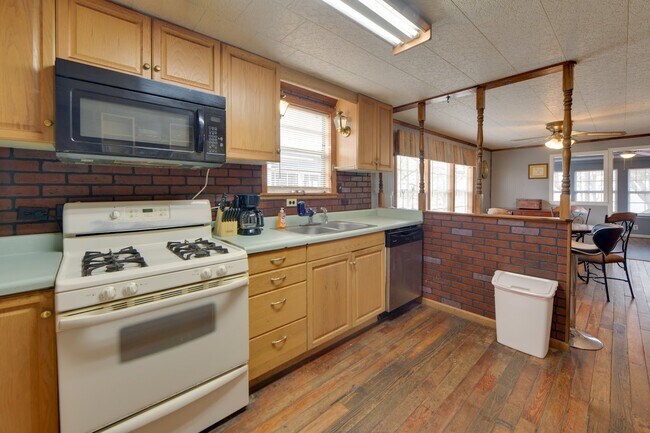 Building Photo - 145 Sunflower Ct