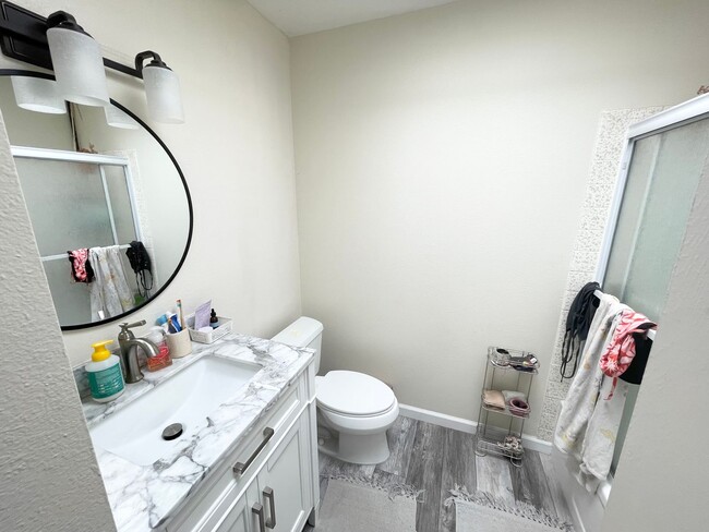 Building Photo - Remodeled Large 4 Bedroom 2 Bath Condo  in...