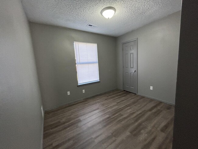 Building Photo - 112 Saskatchewan St