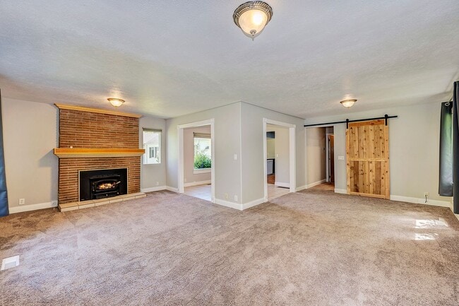 Building Photo - Bothell Rambler