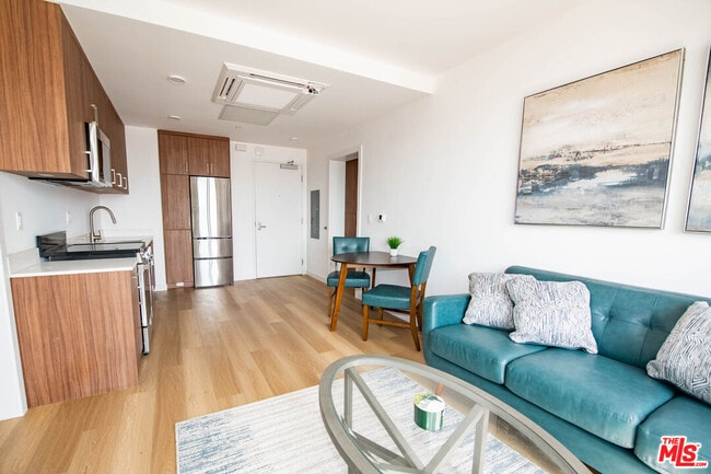 Building Photo - 2853 West Blvd