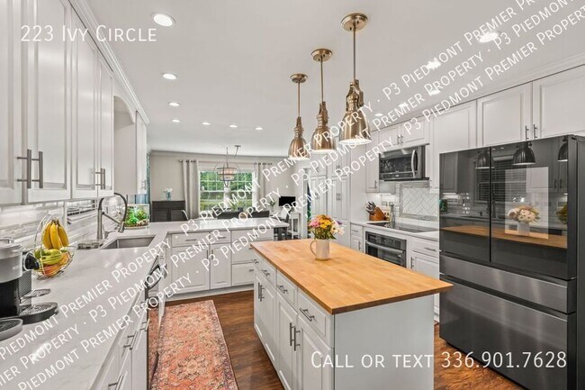 Building Photo - 223 Ivy Cir